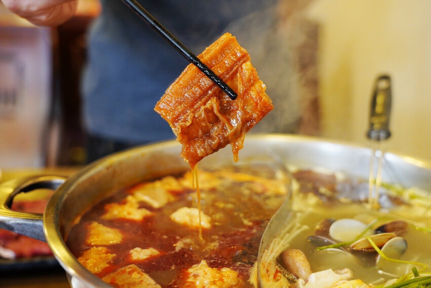 桃園台式麻辣鍋始祖!竟然有限定版“溫體牛”超好吃,內用果凍鴨血豆腐吃到飽~