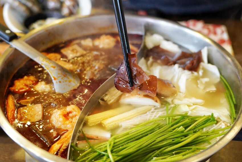 桃園台式麻辣鍋始祖!竟然有限定版“溫體牛”超好吃,內用果凍鴨血豆腐吃到飽~