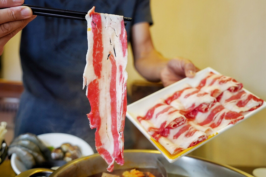 桃園台式麻辣鍋始祖!竟然有限定版“溫體牛”超好吃,內用果凍鴨血豆腐吃到飽~