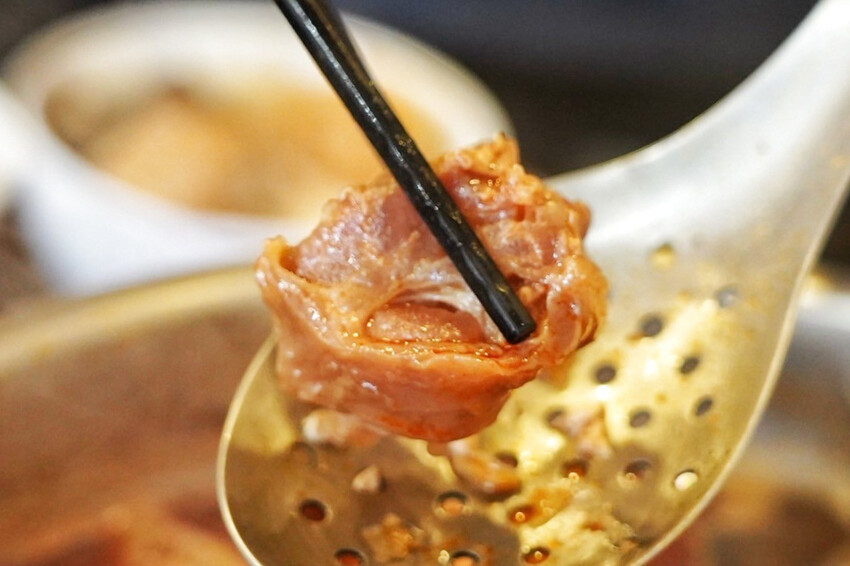 桃園台式麻辣鍋始祖!竟然有限定版“溫體牛”超好吃,內用果凍鴨血豆腐吃到飽~