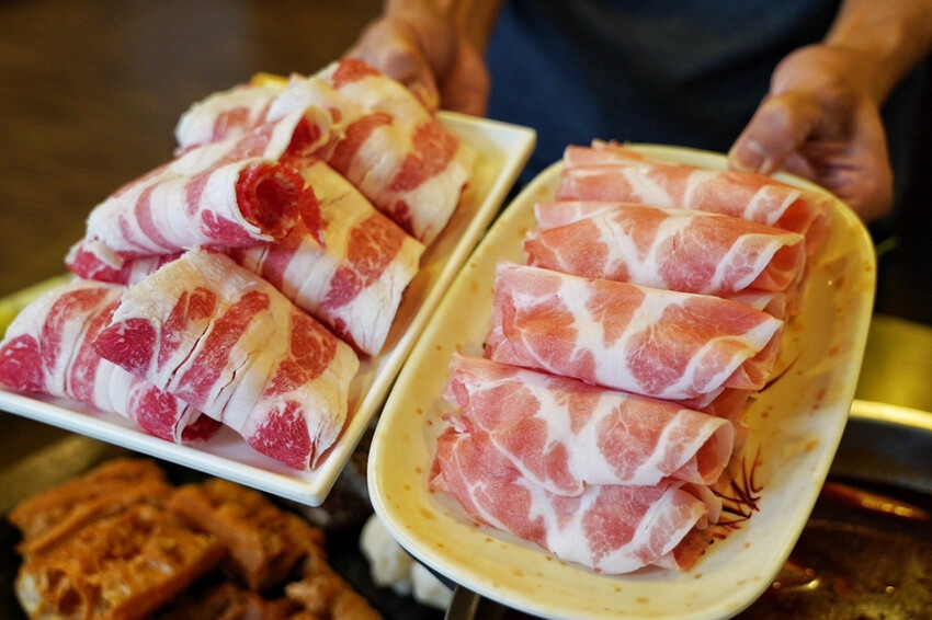 桃園台式麻辣鍋始祖!竟然有限定版“溫體牛”超好吃,內用果凍鴨血豆腐吃到飽~