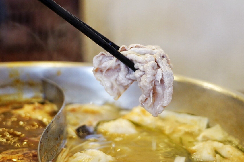 桃園台式麻辣鍋始祖!竟然有限定版“溫體牛”超好吃,內用果凍鴨血豆腐吃到飽~