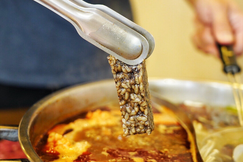 桃園台式麻辣鍋始祖!竟然有限定版“溫體牛”超好吃,內用果凍鴨血豆腐吃到飽~