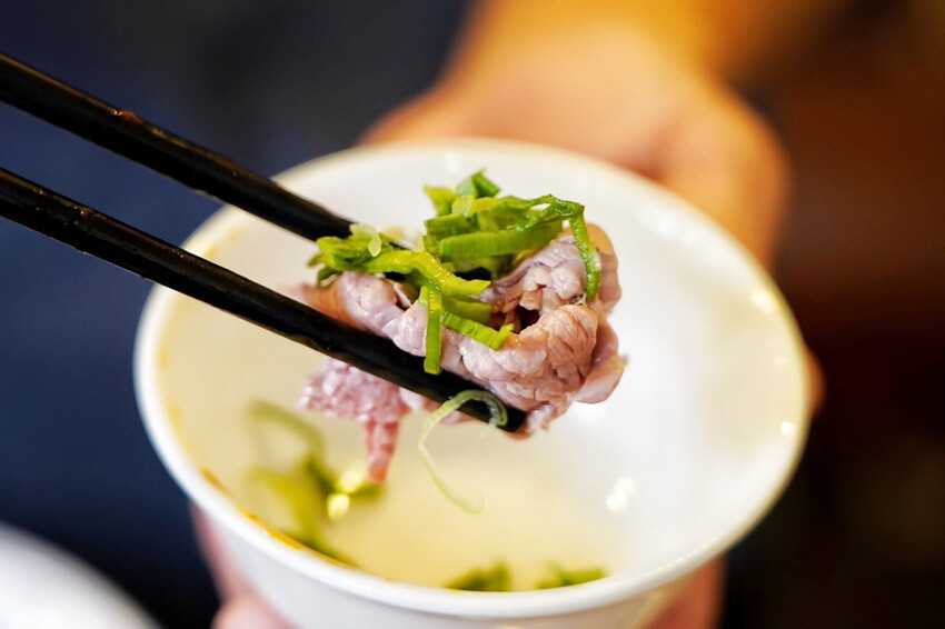 桃園台式麻辣鍋始祖!竟然有限定版“溫體牛”超好吃,內用果凍鴨血豆腐吃到飽~