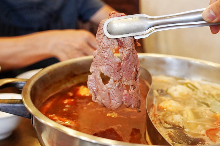 桃園台式麻辣鍋始祖!竟然有限定版“溫體牛”超好吃,內用果凍鴨血豆腐吃到飽~