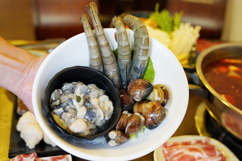 桃園台式麻辣鍋始祖!竟然有限定版“溫體牛”超好吃,內用果凍鴨血豆腐吃到飽~