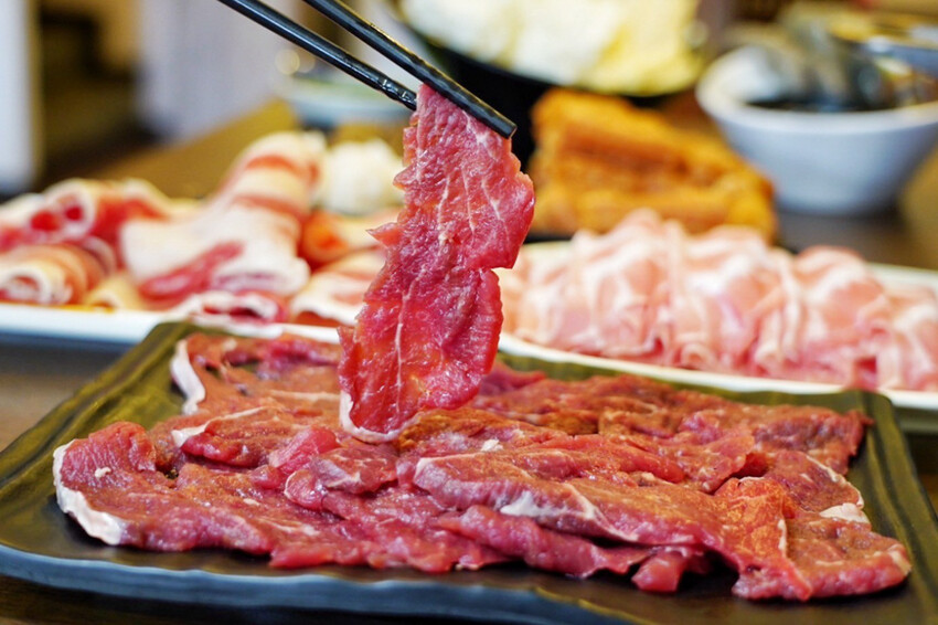 桃園台式麻辣鍋始祖!竟然有限定版“溫體牛”超好吃,內用果凍鴨血豆腐吃到飽~