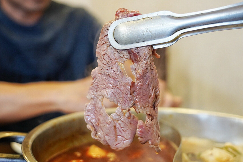 桃園台式麻辣鍋始祖!竟然有限定版“溫體牛”超好吃,內用果凍鴨血豆腐吃到飽~