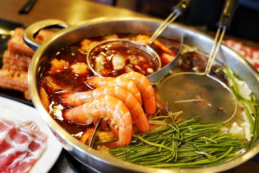 桃園台式麻辣鍋始祖!竟然有限定版“溫體牛”超好吃,內用果凍鴨血豆腐吃到飽~