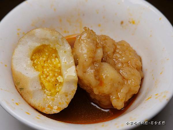 魚包蛋、手工花枝漿-桃園鐵木真鴛鴦麻辣火鍋.jpg