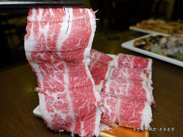 台灣沙朗牛肉-桃園鐵木真鴛鴦麻辣火鍋 (1).jpg