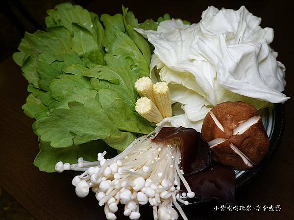 蔬菜拼盤-桃園鐵木真鴛鴦麻辣火鍋.jpg