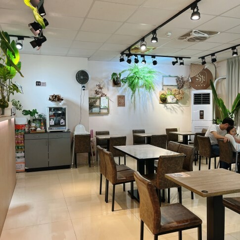 桃園青埔最有質感綠意盎然的咖啡廳—越啡 越南美食植物咖啡館，獨特的的越式料理一開門即客滿