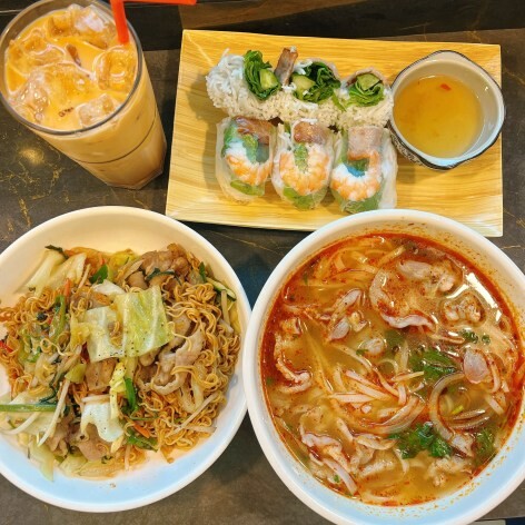 桃園青埔最有質感綠意盎然的咖啡廳—越啡 越南美食植物咖啡館，獨特的的越式料理一開門即客滿