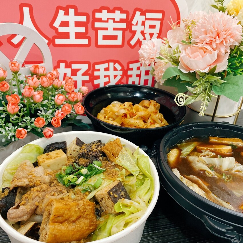 桃園青埔最有質感綠意盎然的咖啡廳—越啡 越南美食植物咖啡館，獨特的的越式料理一開門即客滿