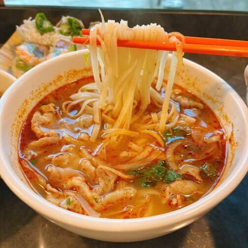 桃園青埔最有質感綠意盎然的咖啡廳—越啡 越南美食植物咖啡館，獨特的的越式料理一開門即客滿