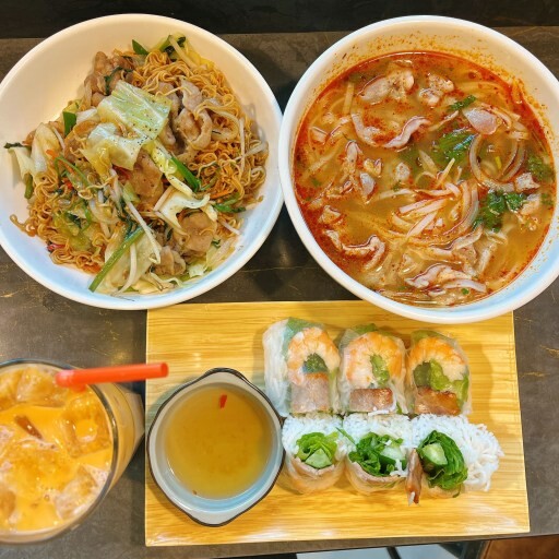 桃園青埔最有質感綠意盎然的咖啡廳—越啡 越南美食植物咖啡館，獨特的的越式料理一開門即客滿