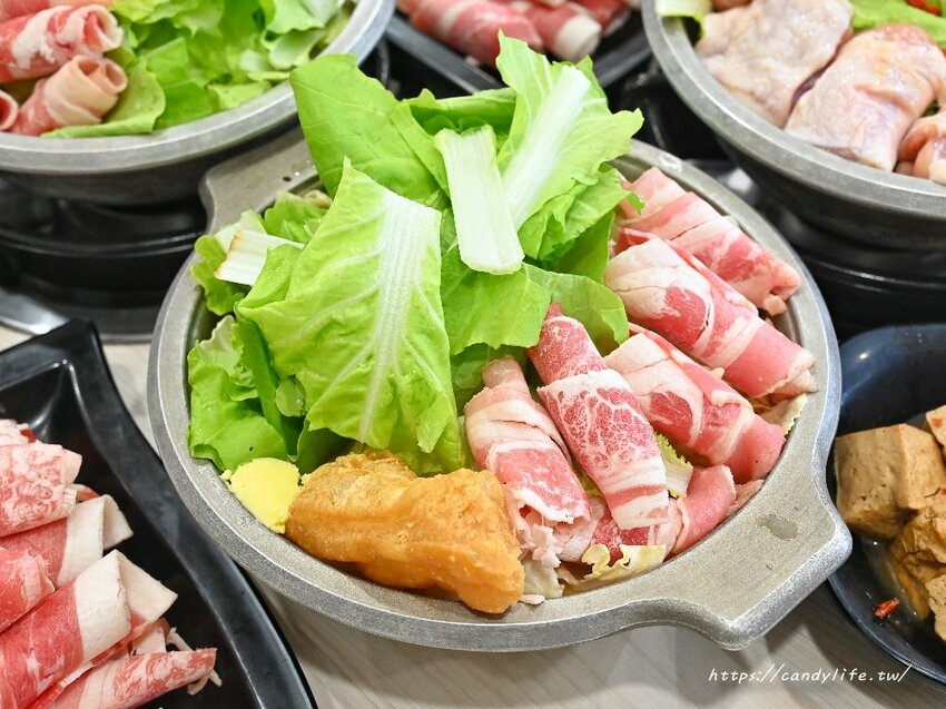 京川鍋物｜用餐時間一位難求的平價小火鍋，17種湯底任你選，最低只要140元，享爆米花、霜淇淋、飲料吃到飽～