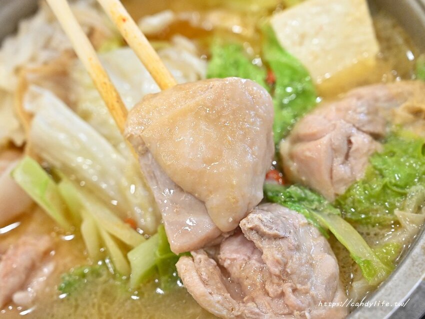 京川鍋物｜用餐時間一位難求的平價小火鍋，17種湯底任你選，最低只要140元，享爆米花、霜淇淋、飲料吃到飽～