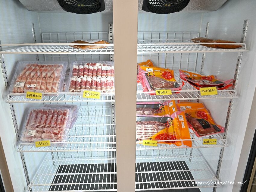 京川鍋物｜用餐時間一位難求的平價小火鍋，17種湯底任你選，最低只要140元，享爆米花、霜淇淋、飲料吃到飽～