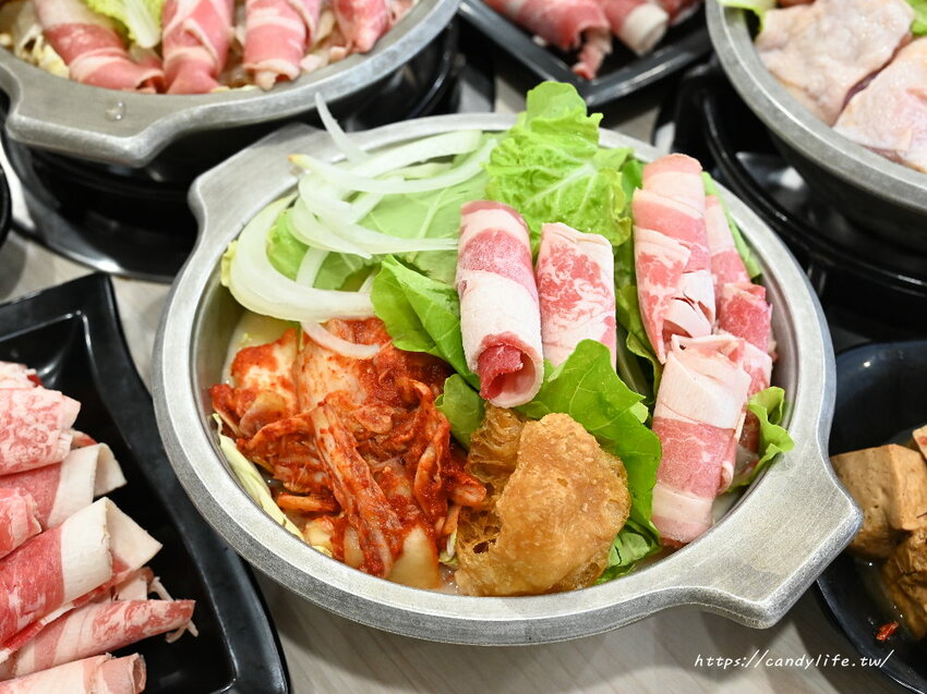 京川鍋物｜用餐時間一位難求的平價小火鍋，17種湯底任你選，最低只要140元，享爆米花、霜淇淋、飲料吃到飽～