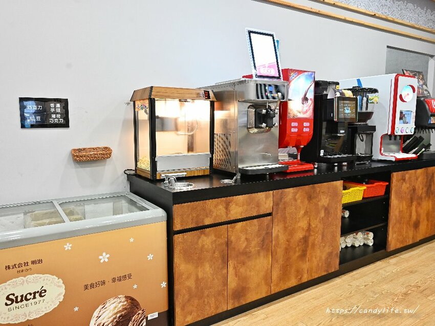 京川鍋物｜用餐時間一位難求的平價小火鍋，17種湯底任你選，最低只要140元，享爆米花、霜淇淋、飲料吃到飽～