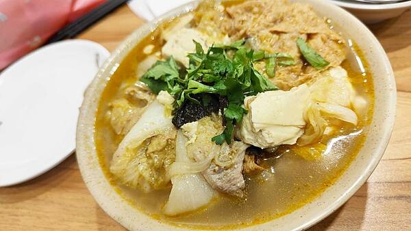 【嘉義美食】林聰明沙鍋魚頭｜還沒有開店就大排人潮，內用要等２小時以上的爆人氣沙鍋魚頭