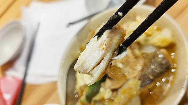 【嘉義美食】林聰明沙鍋魚頭｜還沒有開店就大排人潮，內用要等２小時以上的爆人氣沙鍋魚頭