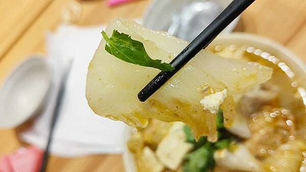 【嘉義美食】林聰明沙鍋魚頭｜還沒有開店就大排人潮，內用要等２小時以上的爆人氣沙鍋魚頭