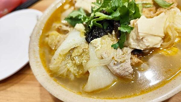 【嘉義美食】林聰明沙鍋魚頭｜還沒有開店就大排人潮，內用要等２小時以上的爆人氣沙鍋魚頭