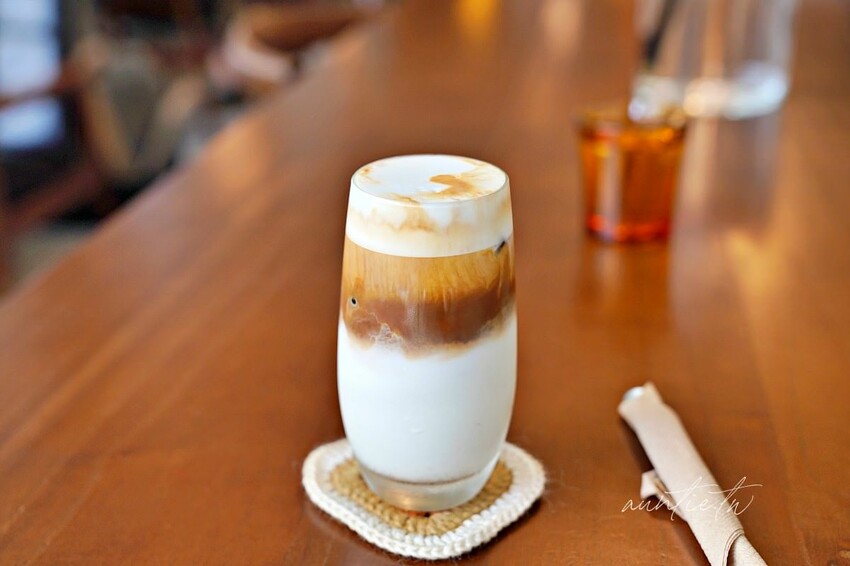 【台北】松江南京｜露徑 On The Road，有美麗窗景的悠閒咖啡廳，大人味酒香提拉米蘇