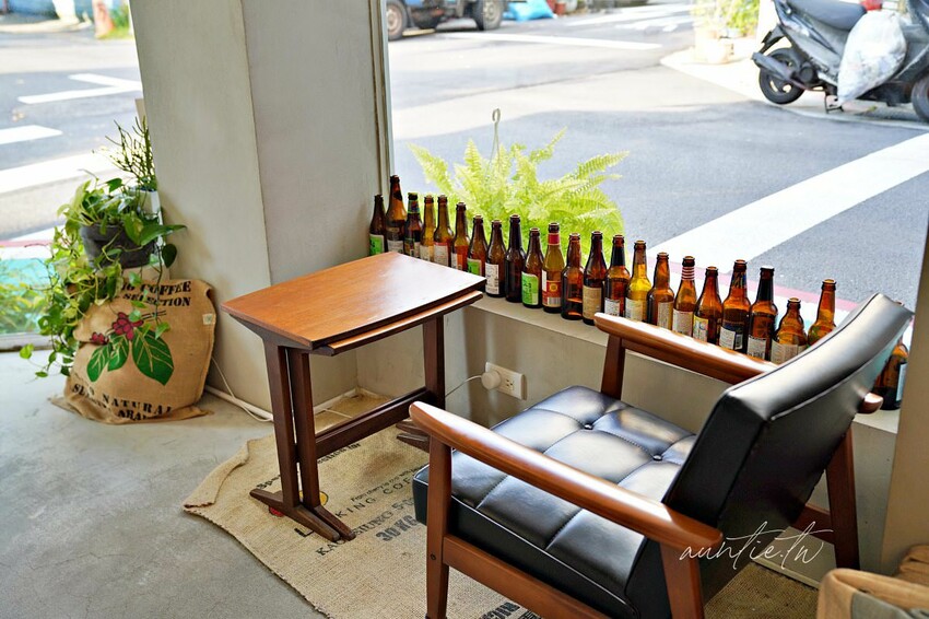 【台北】松江南京｜露徑 On The Road，有美麗窗景的悠閒咖啡廳，大人味酒香提拉米蘇