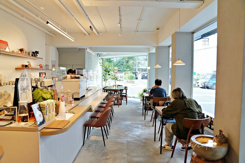 【台北】松江南京｜露徑 On The Road，有美麗窗景的悠閒咖啡廳，大人味酒香提拉米蘇