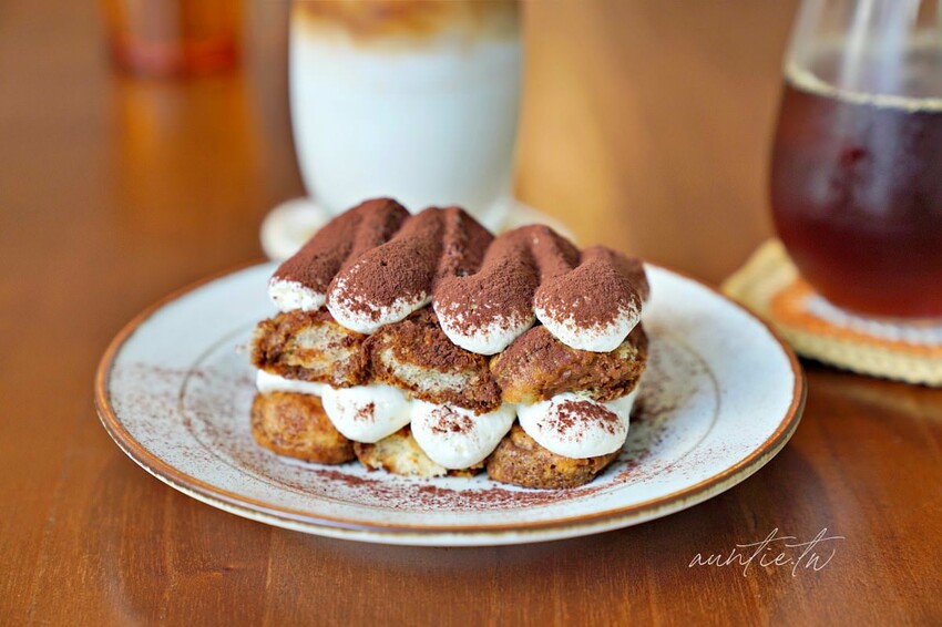 【台北】松江南京｜露徑 On The Road，有美麗窗景的悠閒咖啡廳，大人味酒香提拉米蘇