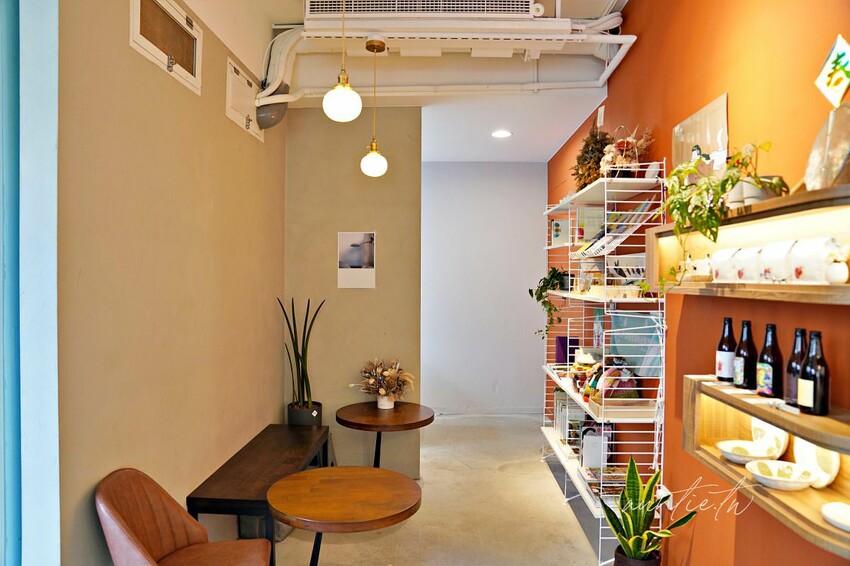 【台北】松江南京｜露徑 On The Road，有美麗窗景的悠閒咖啡廳，大人味酒香提拉米蘇