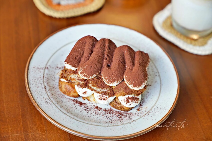 【台北】松江南京｜露徑 On The Road，有美麗窗景的悠閒咖啡廳，大人味酒香提拉米蘇