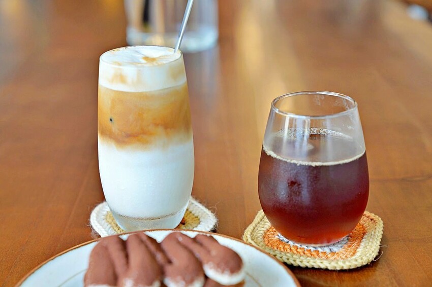 【台北】松江南京｜露徑 On The Road，有美麗窗景的悠閒咖啡廳，大人味酒香提拉米蘇