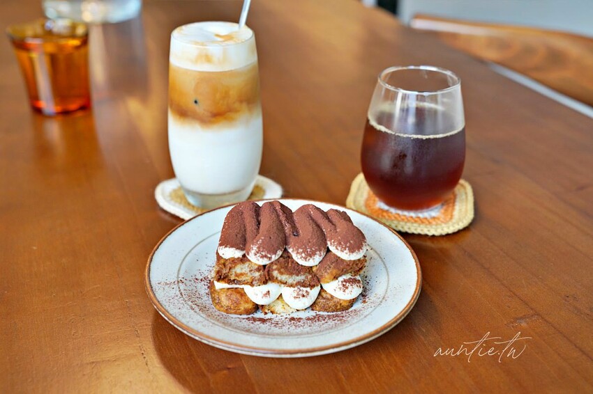 【台北】松江南京｜露徑 On The Road，有美麗窗景的悠閒咖啡廳，大人味酒香提拉米蘇