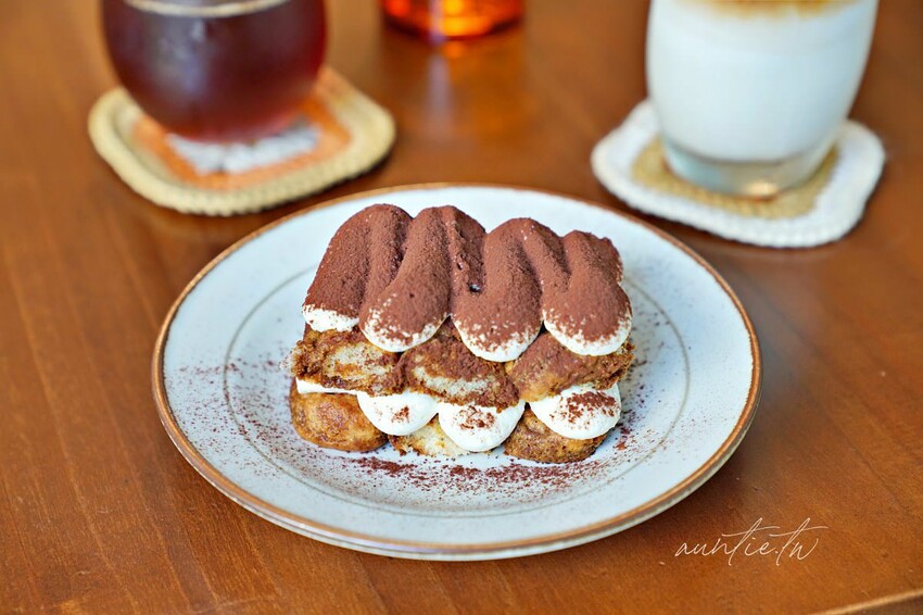 【台北】松江南京｜露徑 On The Road，有美麗窗景的悠閒咖啡廳，大人味酒香提拉米蘇