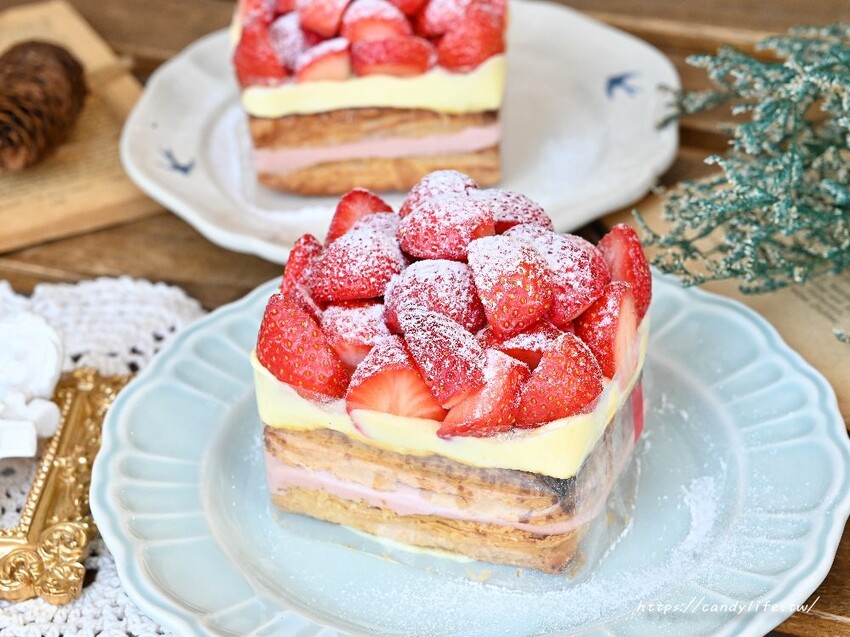 NewTroxDessert｜台中厲害千層酥專賣，季節限定草莓千層開賣不到兩小時就售完，每日限量供應，想吃請早點來～