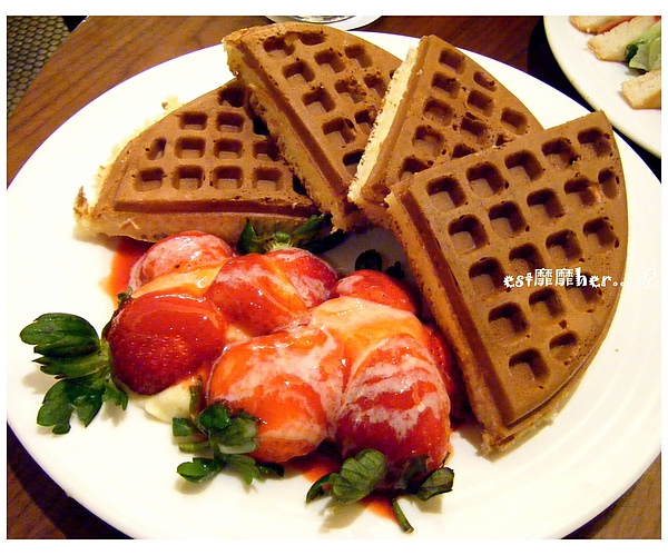 草莓奶油鬆餅.jpg