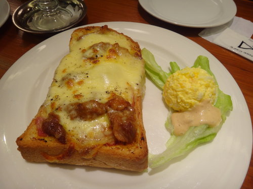 米朗琪吃鬆餅喝咖啡~~