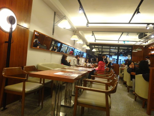 米朗琪吃鬆餅喝咖啡~~