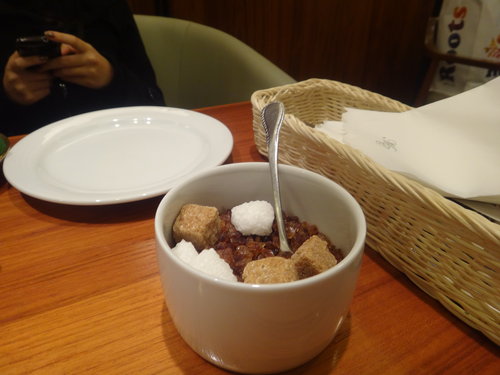 米朗琪吃鬆餅喝咖啡~~