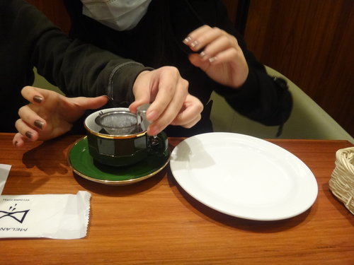 米朗琪吃鬆餅喝咖啡~~