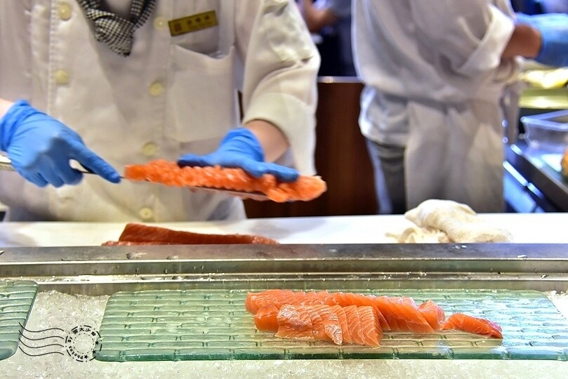 漢來海港敦化店:鮭魚生魚片