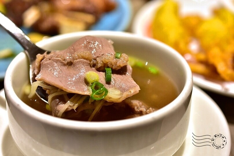 漢來海港敦化店:現沖牛肉湯