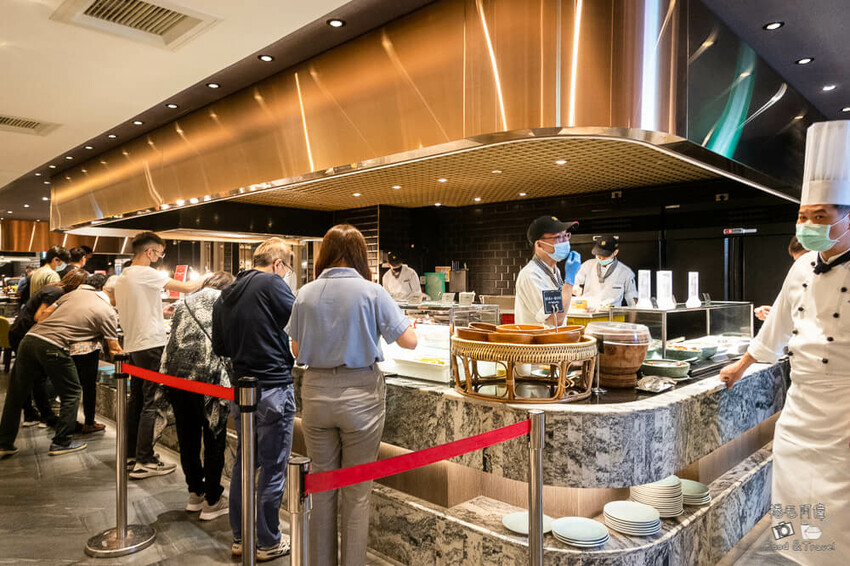 漢來海港台中店廣三SOGO，台中吃到飽海鮮牛排甜點推薦