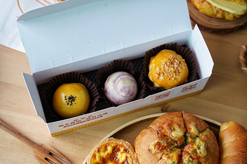 新品上市！N訪的『記憶蛋塔』真的是愛不釋手，送禮自吃兩相宜！芙蓉蛋塔酥鬆內餡綿密香濃，還有鹹可頌、六葉蒜包、法式鮪魚堡、冰火菠蘿、泡芙可以選擇！ - 阿華田的美食日記