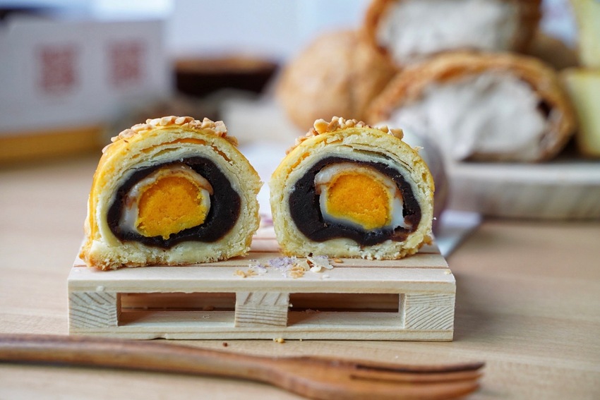 新品上市！N訪的『記憶蛋塔』真的是愛不釋手，送禮自吃兩相宜！芙蓉蛋塔酥鬆內餡綿密香濃，還有鹹可頌、六葉蒜包、法式鮪魚堡、冰火菠蘿、泡芙可以選擇！ - 阿華田的美食日記